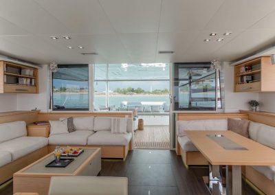 Lagoon 560-004